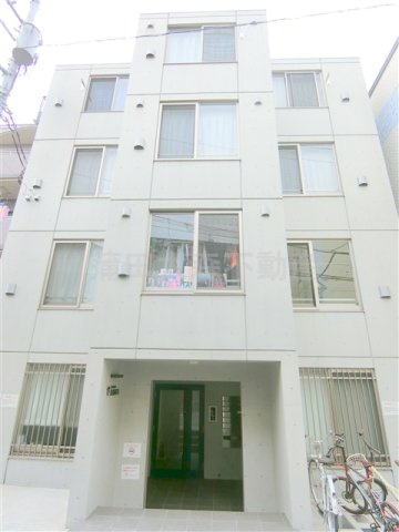 COCOFLATココフラット蒲田の外観|2016年5月築　RC鉄筋コンクリート造地上4階建て総戸数11戸のデザイナーズマンション
京浜急行本線京急蒲田駅最寄り徒歩7分の東京都大田区東蒲田2丁目空港線糀谷駅も徒歩圏内