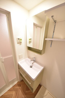 【独立洗面台】 | セレニテ三宮リアン