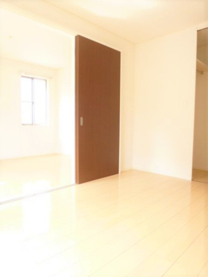 【洋室】 | パストラルハイム | 使い勝手のいい洋室です