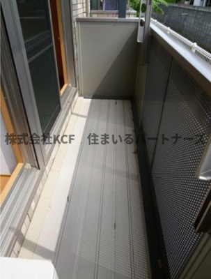 【バルコニー】 | カーザミアⅠ | 外からの目が気にならないバルコニーで洗濯物が干せます