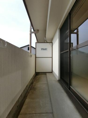 【バルコニー】 | リバーサイド東櫛原 | 暖かな日差しのふりそそぐバルコニー