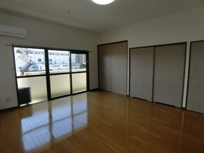 【洋室】 | リバーサイド東櫛原 | コンパクトで使いやすい洋室です