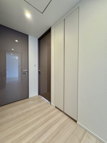 SKY DUO PARK VILLAGE T棟  47階の玄関|収納スペースがあるエントランススペースです。