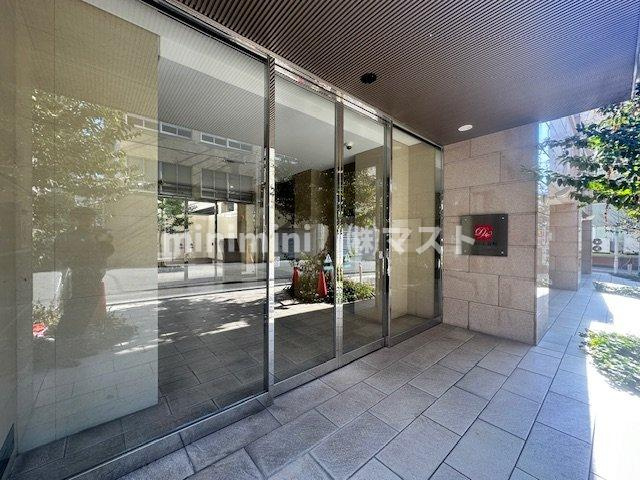 大阪市中央区瓦屋町１丁目の賃貸マンションのエントランス