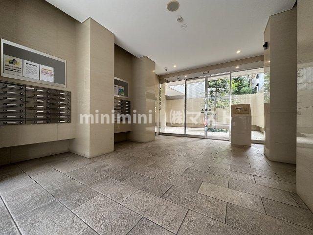 大阪市中央区瓦屋町１丁目の賃貸マンションのロビー