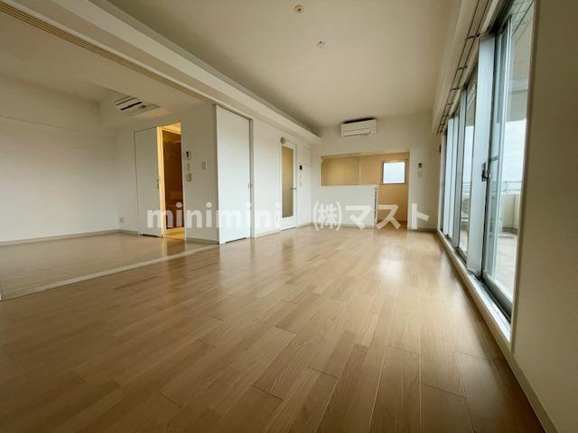 大阪市中央区瓦屋町１丁目の賃貸マンションの居間・リビング