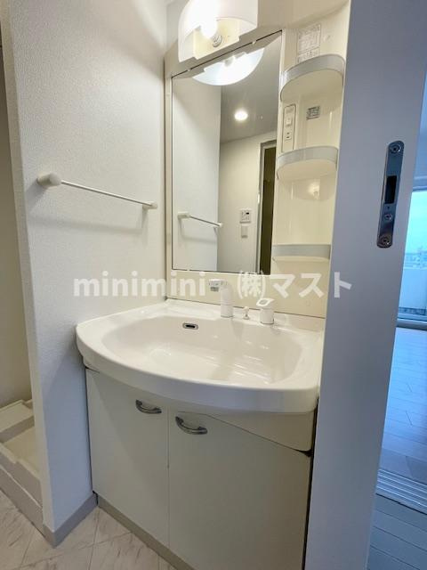 大阪市中央区瓦屋町１丁目の賃貸マンションの洗面所