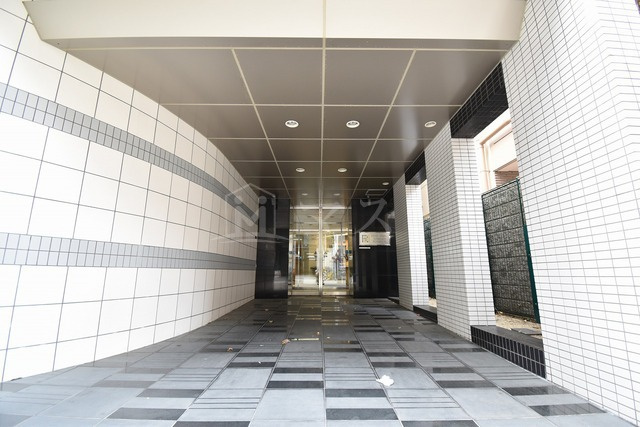 大阪市中央区久太郎町１丁目の賃貸マンションのエントランス