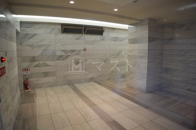 大阪市中央区高津１丁目の賃貸マンションのロビー