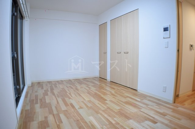 大阪市中央区高津１丁目の賃貸マンションの居間・リビング