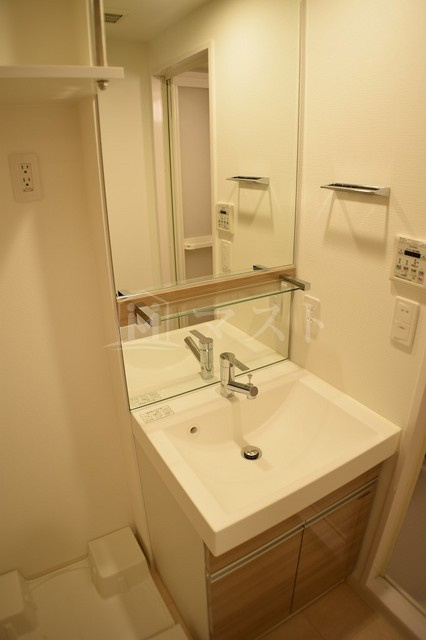 大阪市中央区高津１丁目の賃貸マンションの洗面所