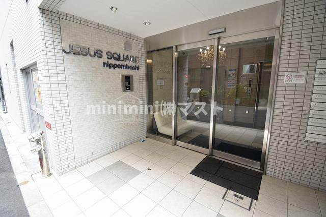 大阪市中央区日本橋２丁目の賃貸マンションのエントランス