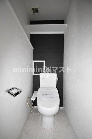 大阪市中央区日本橋２丁目の賃貸マンションのトイレ