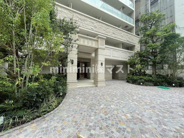 大阪市中央区高麗橋１丁目の賃貸マンションのエントランス