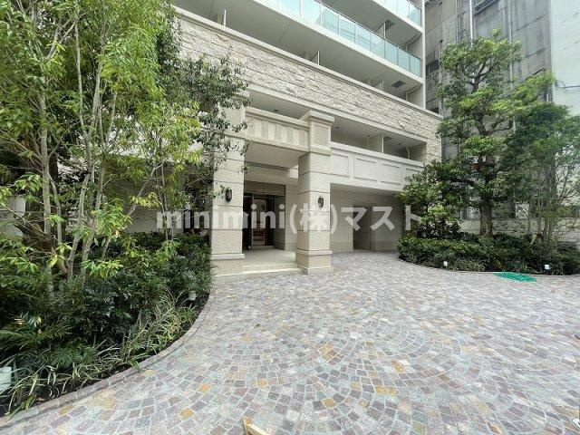 大阪市中央区高麗橋１丁目の賃貸マンションのエントランス