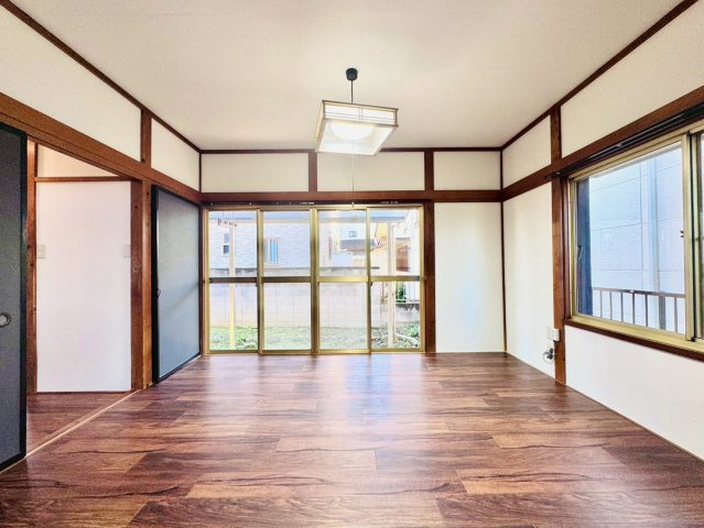 阿左美N戸建の居間・リビング|ゆったりとしたお部屋です