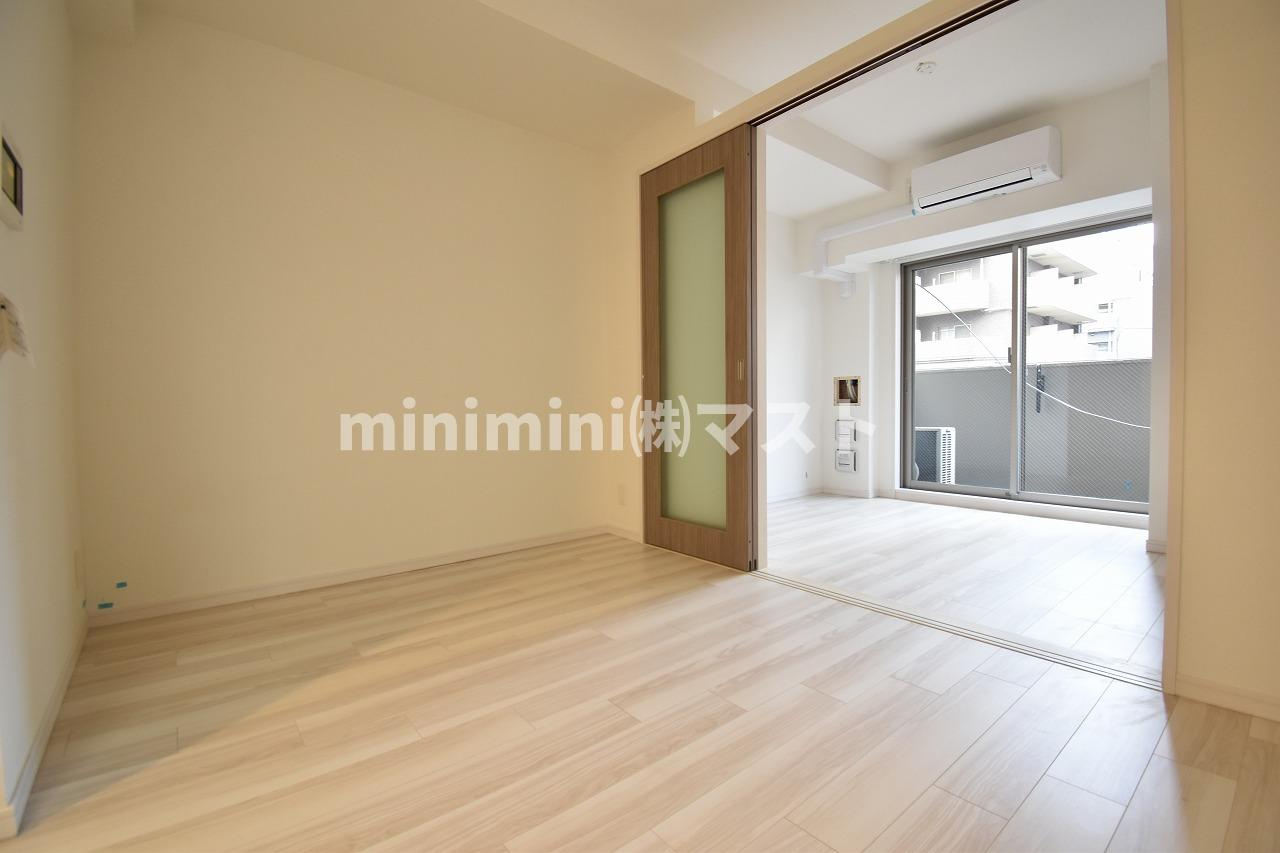 大阪市中央区本町橋の賃貸マンションの居間・リビング