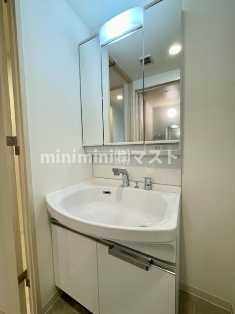 大阪市中央区高津１丁目の賃貸マンションの洗面所