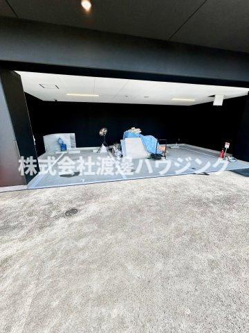 アドバンス江坂東デパールの駐車場