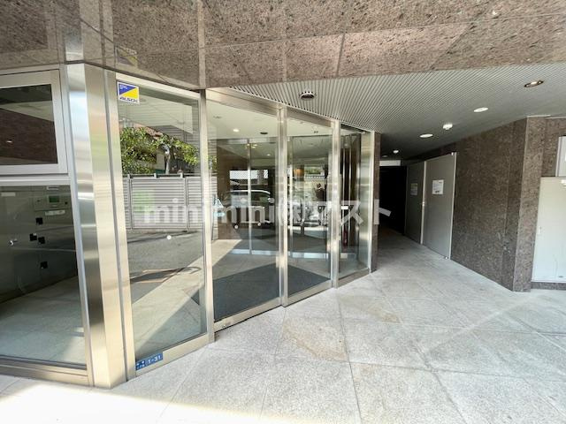 大阪市中央区中寺２丁目の賃貸マンションのエントランス