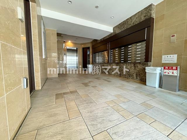 大阪市中央区中寺２丁目の賃貸マンションのロビー