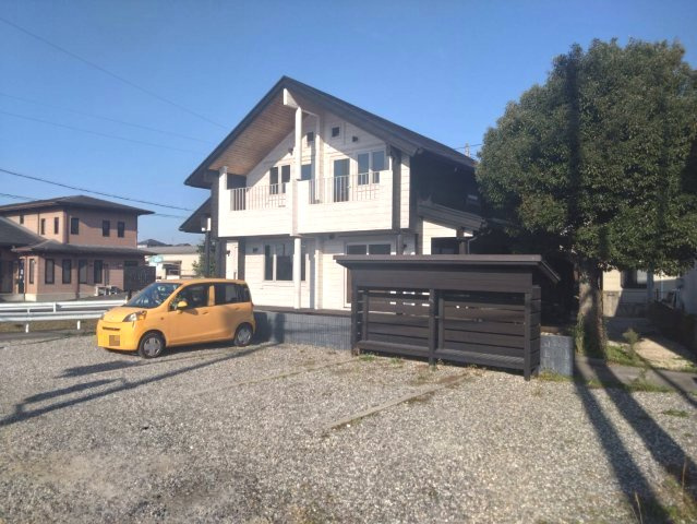 八宝ビルの駐車場