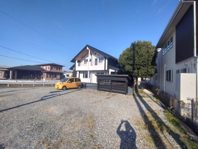 八宝ビルの駐車場