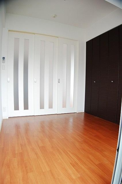 アーデン四ツ橋プライマリーワン　堀江小学校区の寝室|アーデン四ツ橋プライマリーワン　明るい室内