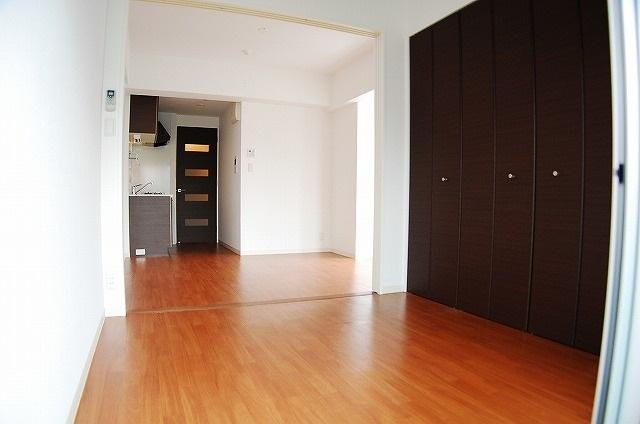 アーデン四ツ橋プライマリーワン　堀江小学校区の居間・リビング|アーデン四ツ橋プライマリーワン　リビング