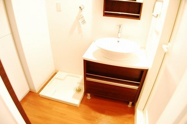 アーデン四ツ橋プライマリーワン　堀江小学校区の洗面所|アーデン四ツ橋プライマリーワン　きれいな洗面所