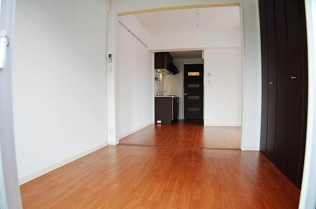 アーデン四ツ橋プライマリーワン　堀江小学校区の洋室|アーデン四ツ橋プライマリーワン　リビング