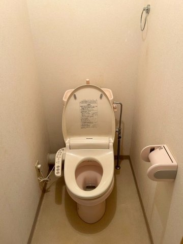 ファーストイン荒木のトイレ|嬉しい温水洗浄便座付き♪
