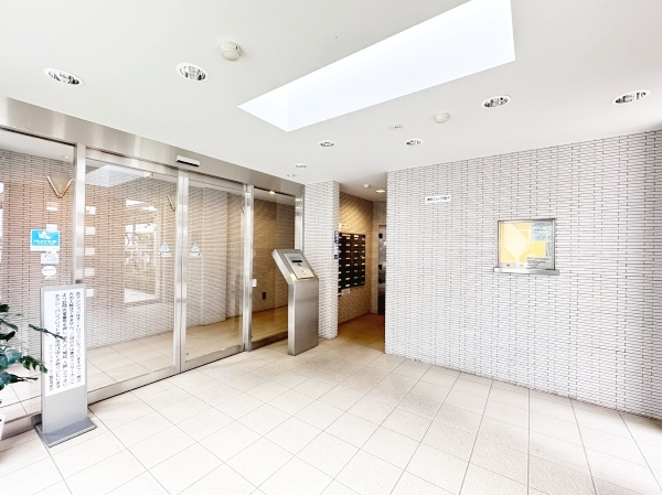 アイシンフォニー三ノ輪のエントランス