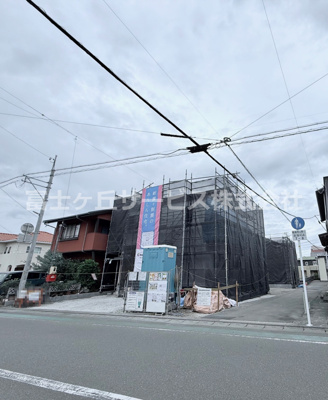 【外観】 | 静岡市清水区浜田町 2期 新築一戸建て 3号棟 | 現在建築中の外観画像です。ご内覧は同じメーカーの完成物件へご案内いたしますので、いつでもご相談ください！