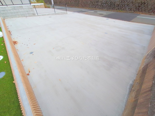 『八王子市新築戸建て』八王子市めじろ台3-41-4【仲介手数料無料】の駐車場|～仲介手数料無料☆八王子ひなた不動産～　八王子市めじろ台　新築戸建て