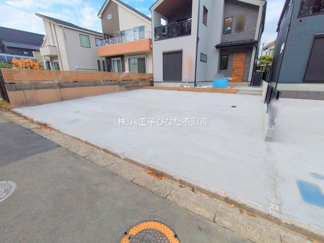 『八王子市新築戸建て』八王子市めじろ台3-41-4【仲介手数料無料】の駐車場|～仲介手数料無料☆八王子ひなた不動産～　八王子市めじろ台　新築戸建て