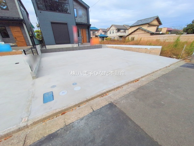 祝成約済み　八王子市　めじろ台３丁目　新築戸建ての駐車場|～仲介手数料無料☆八王子ひなた不動産～　八王子市めじろ台　新築戸建て