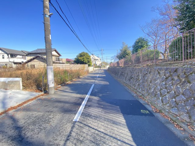 祝成約済み　八王子市　めじろ台３丁目　新築戸建ての前面道路含む現地写真|～仲介手数料無料☆八王子ひなた不動産～　八王子市めじろ台　新築戸建て