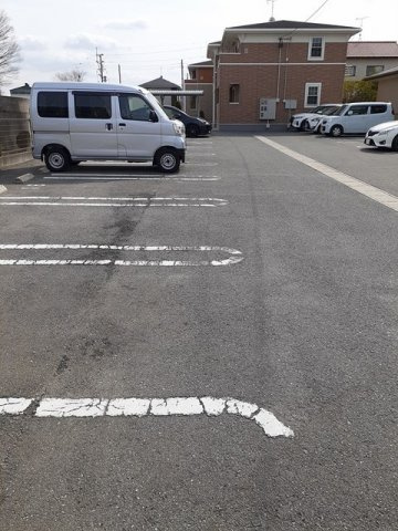 リーベンス・グランデⅢの駐車場|駐車スペースもあります☆