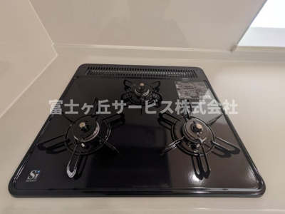 【その他】 | 磐田市掛塚 2期 新築一戸建て | 3口コンロがあります