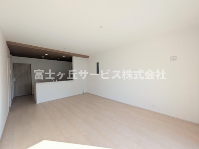 【居間・リビング】 | 磐田市掛塚 2期 新築一戸建て | リビングダイニングです