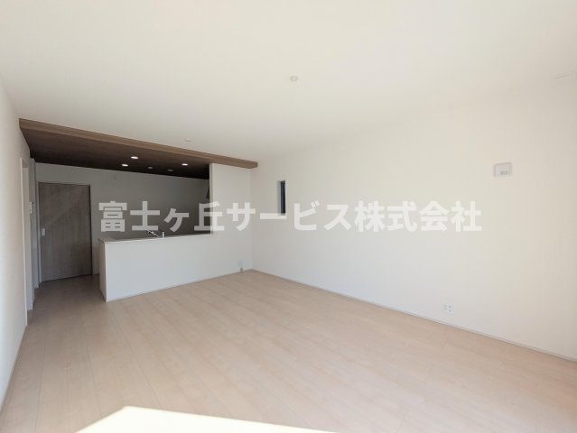 【居間・リビング】 | 磐田市掛塚 2期 新築一戸建て | リビングダイニングです