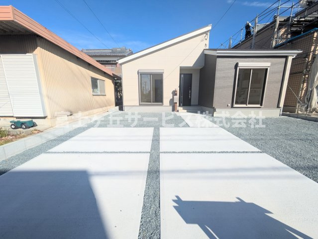 【駐車場】 | 磐田市掛塚 2期 新築一戸建て | ３台駐車可能です