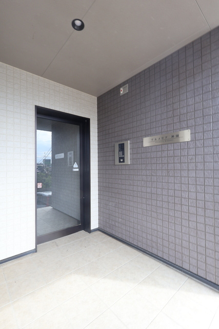 熊本市東区神園１丁目のアパートのエントランス