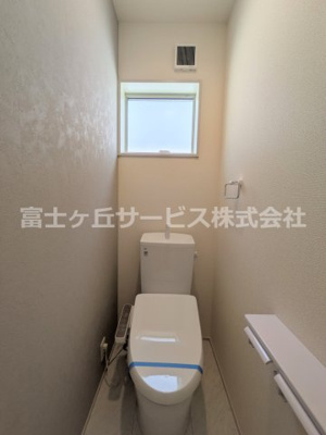 【トイレ】 | 富士宮市小泉 新築一戸建て 2号棟 | ２階のトイレ