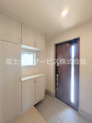 【玄関】 | 富士宮市小泉 新築一戸建て 2号棟 | きれいな玄関です