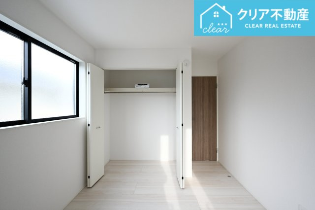 【洋室】 | 桐生市相生町2期　GRARARE　１号棟 | 広々としたクローゼットでお部屋はいつでもスッキリクリアに！