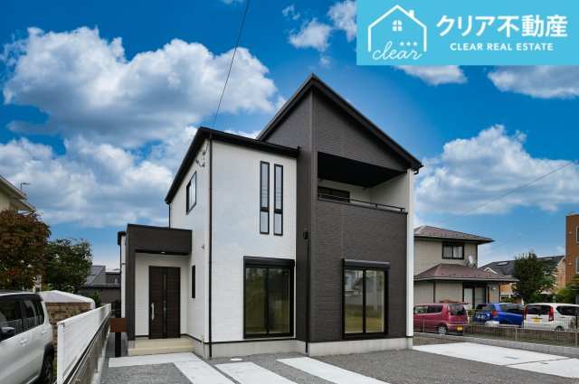 【外観】 | 桐生市相生町2期　GRARARE　１号棟 | スッキリクリアな青空に映えるエクステリア！
日当たり良好な立地です♪