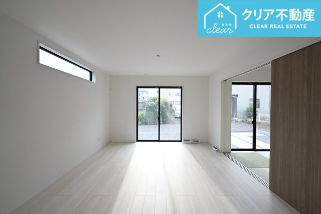 【居間・リビング】 | 桐生市相生町2期　GRARARE　１号棟 | 日当たりがよく広いリビングは家族が自然と集まる居心地の良い空間です♪