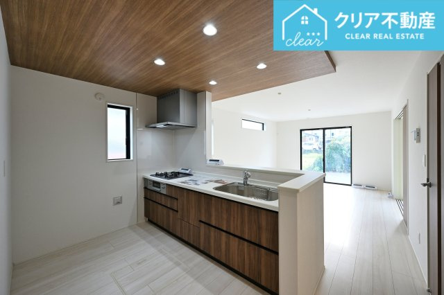 【キッチン】 | 桐生市相生町2期　GRARARE　１号棟 | 対面タイプならキッチン内にいながらご家族やお客様との会話が楽しめます